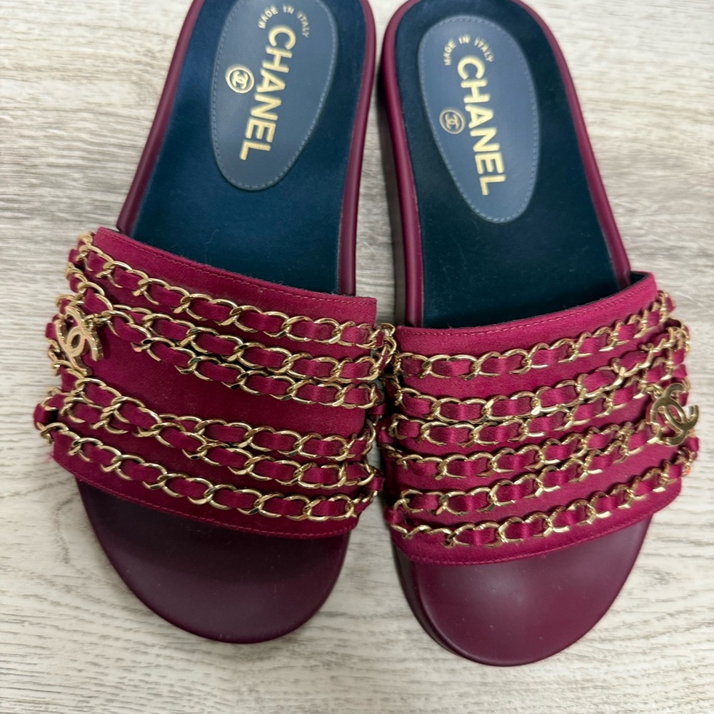 Chanel slides